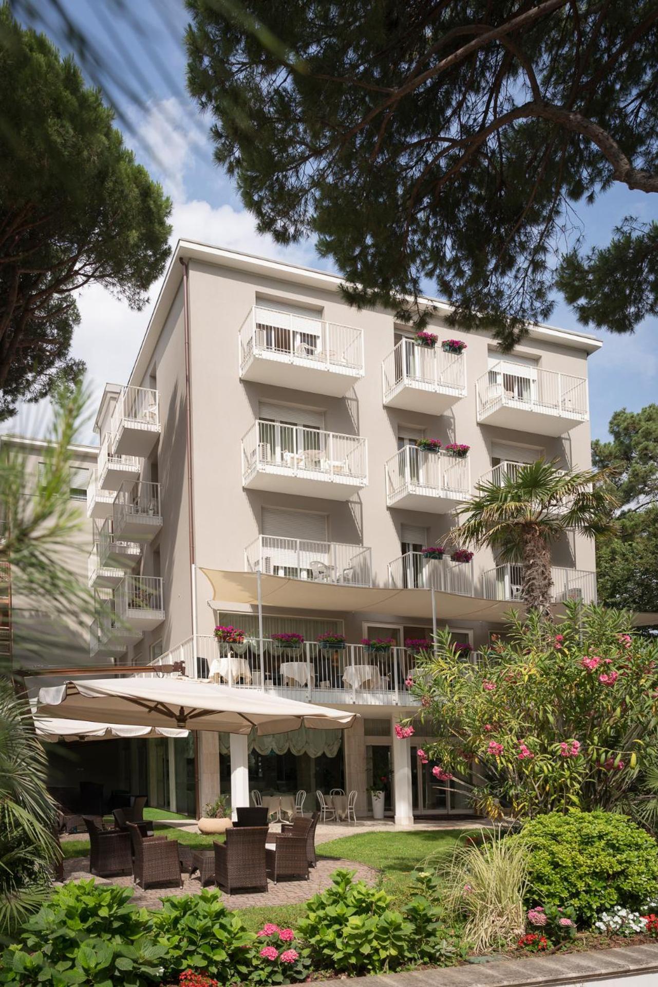 Hotel Plaza Milano Marittima Kültér fotó